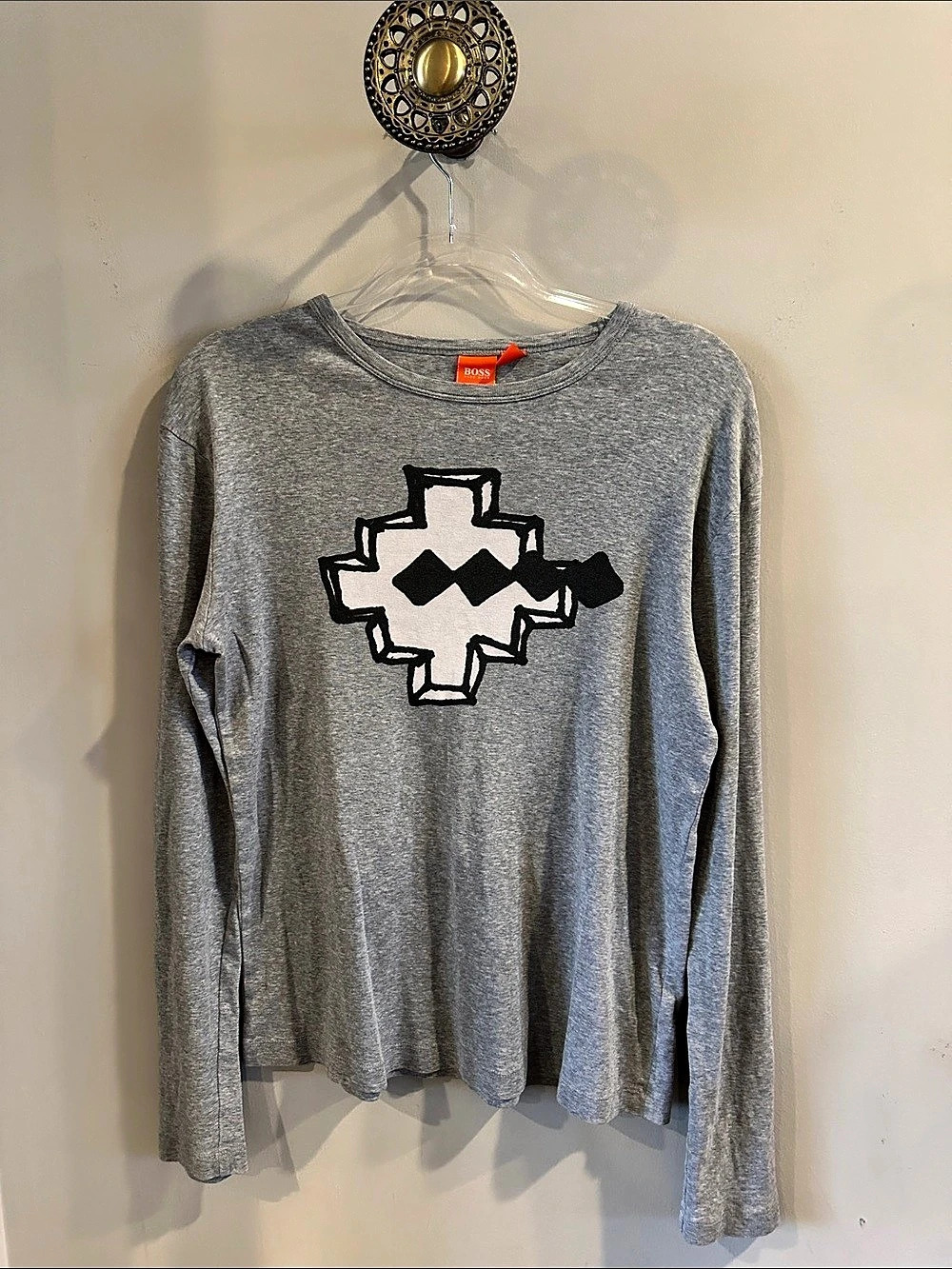 BOSS Men's Gray Long Sleeve Graphic Tee
